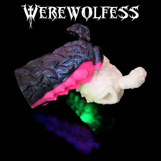 Masturbatori fantasy Werewolfess in silicone nei colori Heroic e Legendary, con pelliccia scolpita, coda ed effetti luminosi