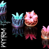 Grinder fantasy Grinder Wyrm in silicone nei colori Heroic e Legendary su sfondo nero riflettente