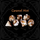 Set de dés en acrylique ambré Caramel Mist au design fantasy opalescent pour jeux sur table