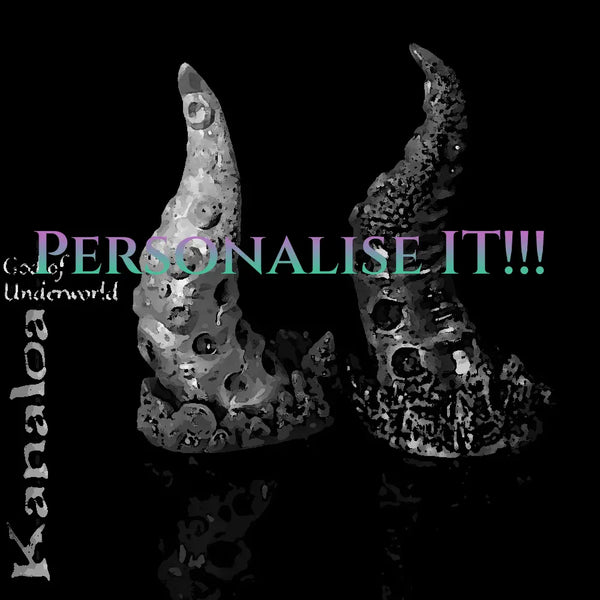 Modelli non colorati di dildo fantasy tentacolo Kanaloa con testo “Personalise It” che indica opzioni colore custom disponibili da Love Smiths.