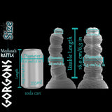 Comparaison de taille du godemiché fantasy Medusa avec une canette de soda – dimensions du jouet pour adultes en silicone texturé, création de plaisir artisanale Love Smiths.